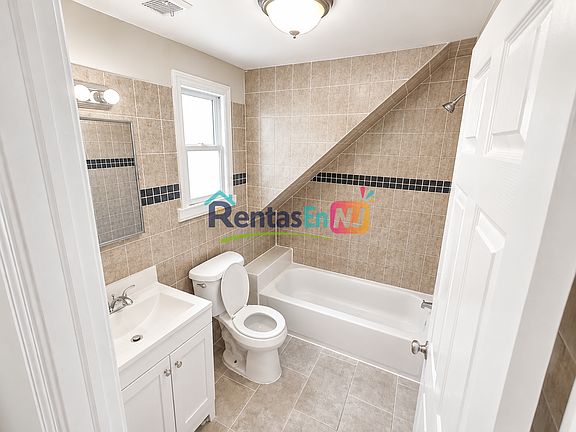 4th image of 29 Taylor St #2C