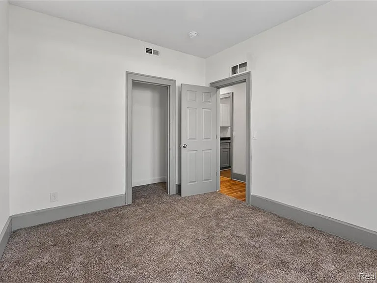 70 Clairmount St #2B — Photo 7