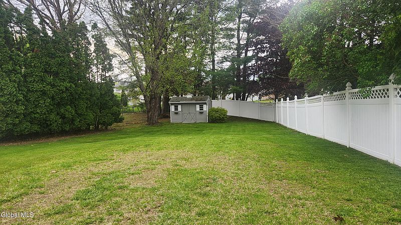 4th image of 7 Berkshire Drive