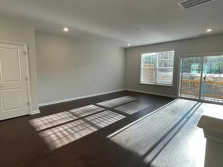1049 Islip Pl — Photo 35
