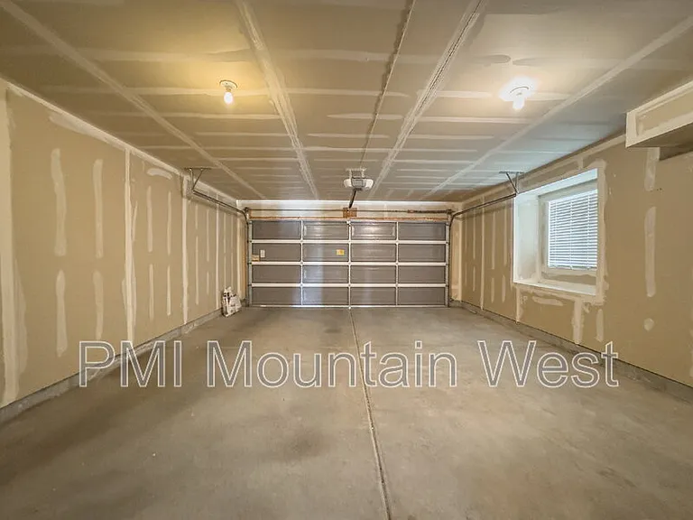 948 Chelsea Ln — Photo 32