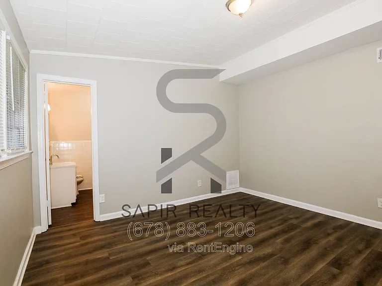 1055 Pine St NE — Photo 8