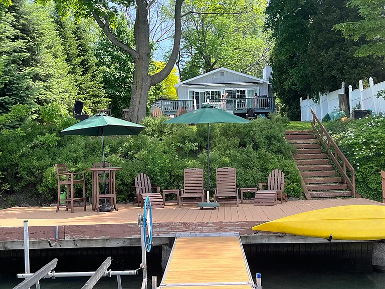 1745 Shady Bend Ln — Photo 2