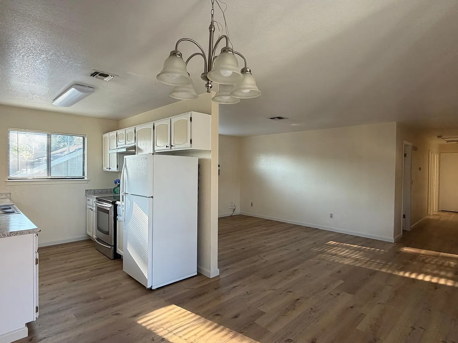 2 bed, 1.5 bath, 1000 sqft, $1,695 — Photo 1