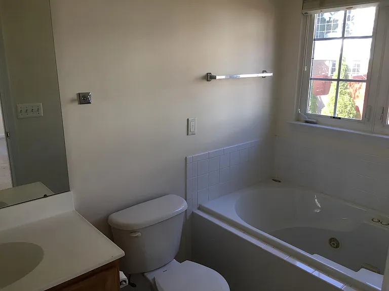 1244 Corbett Pl — Photo 12