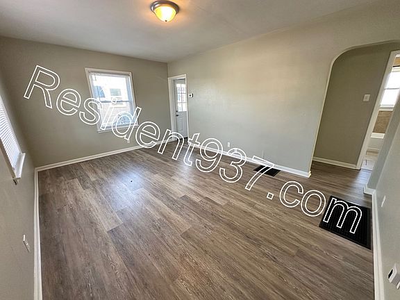 2nd image of 1684 Humphrey Ave