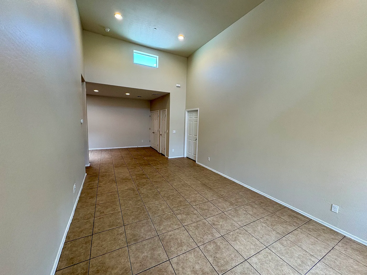2 bed, 817 sqft, $1,550 — Photo 4
