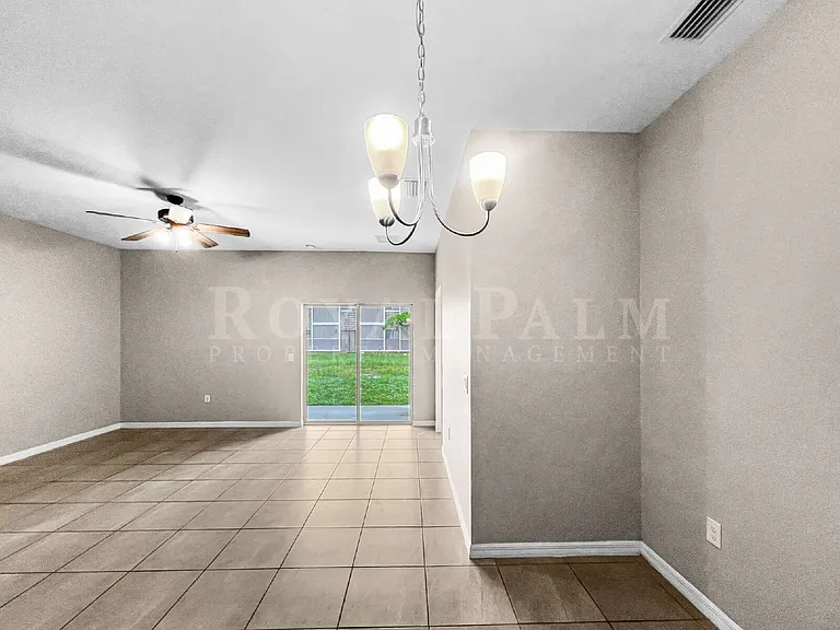 1322 Trafalgar Pkwy — Photo 8
