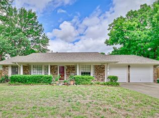 1810 Hilltop Ln, Pantego, TX 76013