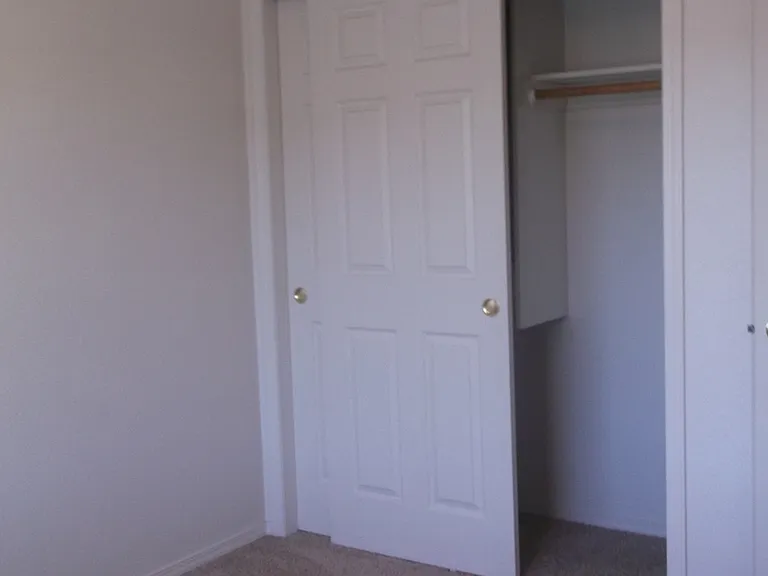 167-Triple Crown Apts — Photo 33