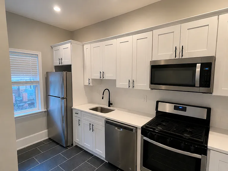 933 S Saint Bernard St — Photo 3