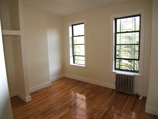 Rented by Joel Weisz, LREB | media 10