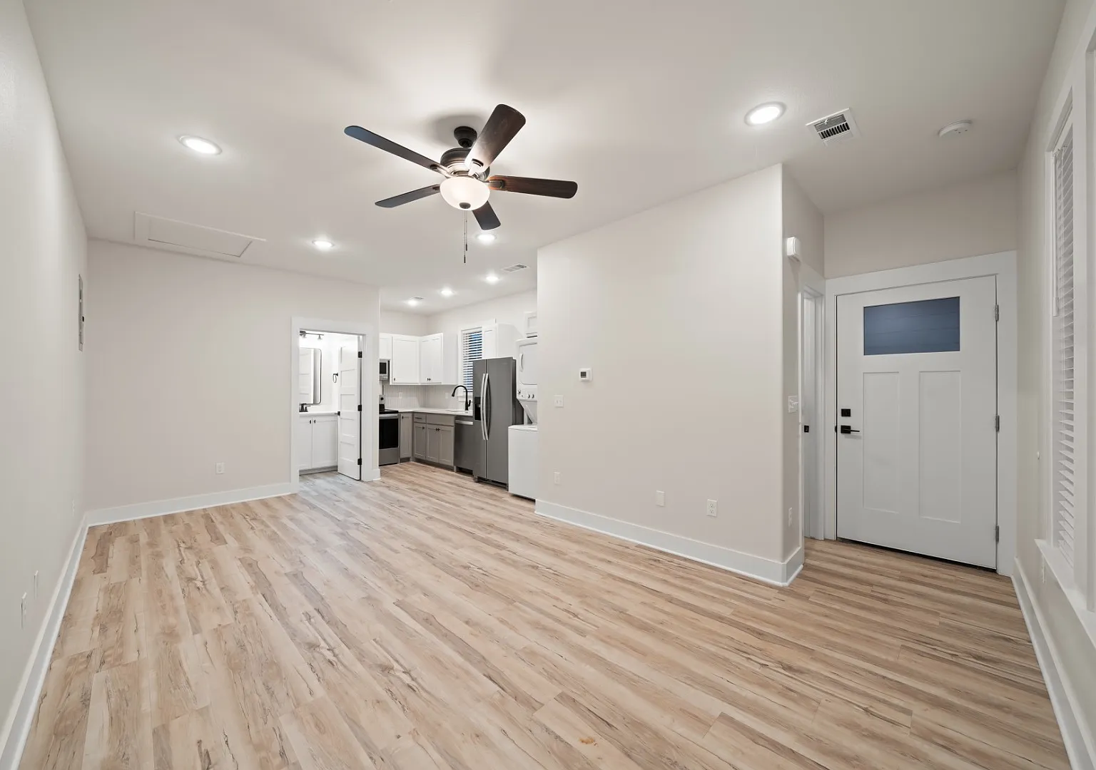 216 W McCurtain Rd - Studio — Photo 1