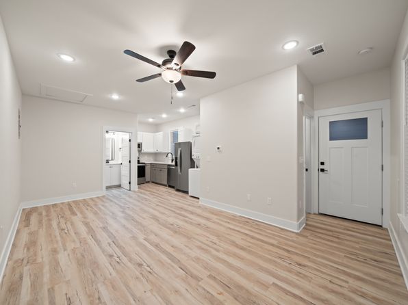 214 W McCurtain Ave