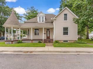 23 W Laurel St, Millstadt, IL 62260