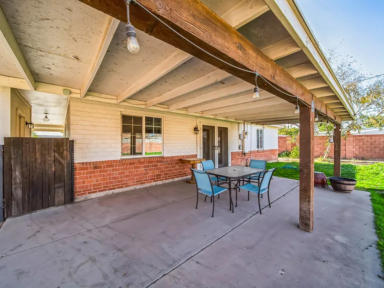 2320 W Whitton Ave — Photo 17