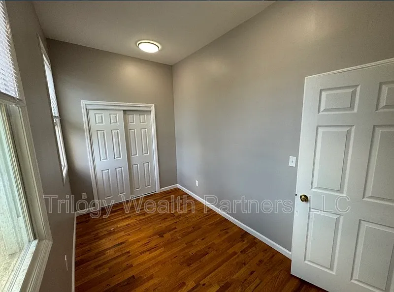 2 bed, 1.0 bath, $2,025 — Photo 4