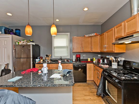 4th image of 3081 N Haussen Ct #1