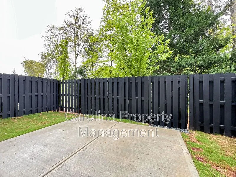 3 bed, 2.5 bath, 2029 sqft, $2,850 — Photo 3