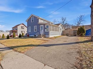 110 N Seminary Ave, Woodstock, IL 60098