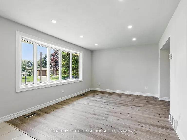57 Vanbuskirk Dr — Photo 5