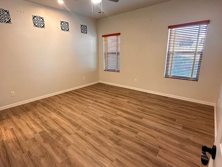 118 Scotland Ct — Photo 16