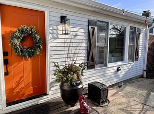 966 Dartmouth Dr, Wheaton, IL