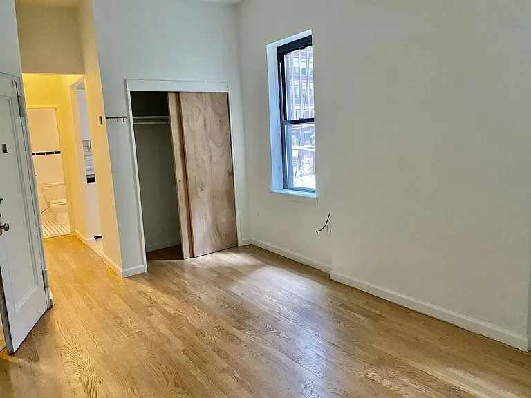 153 E 43rd St #2D — Photo 3