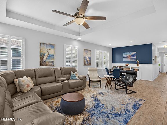 5th image of 35 BELLA Drive