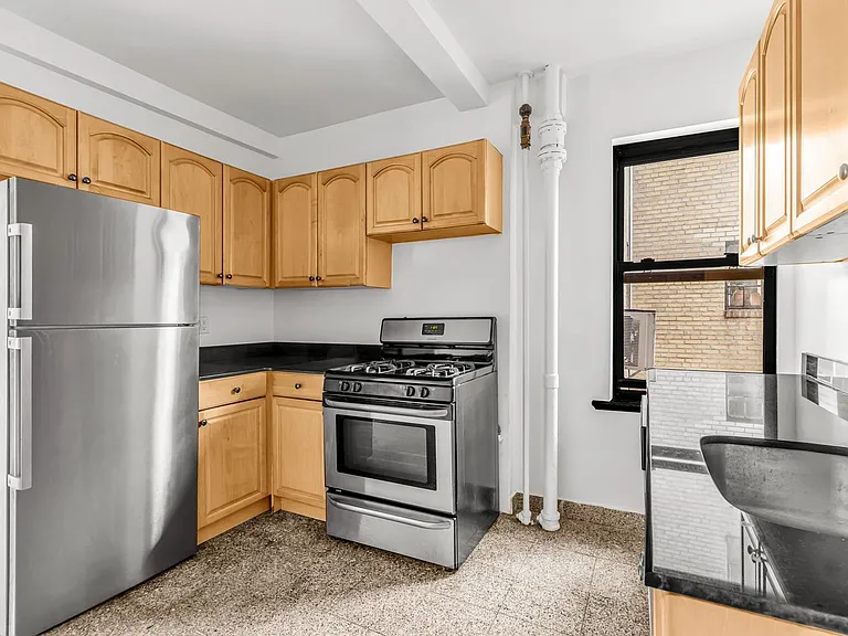 433 W 21st St #6A — Photo 4