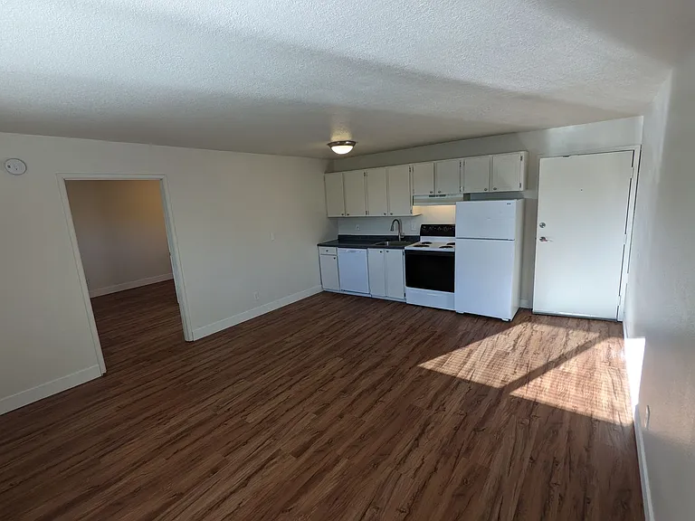 Watergate Apartments — Photo 65