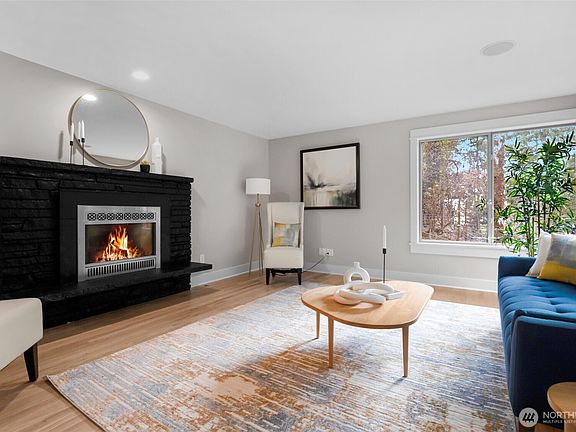 4th image of 23619 5th Avenue W