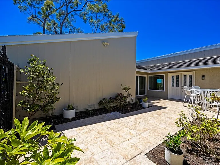 22821 Mariano Dr — Photo 8