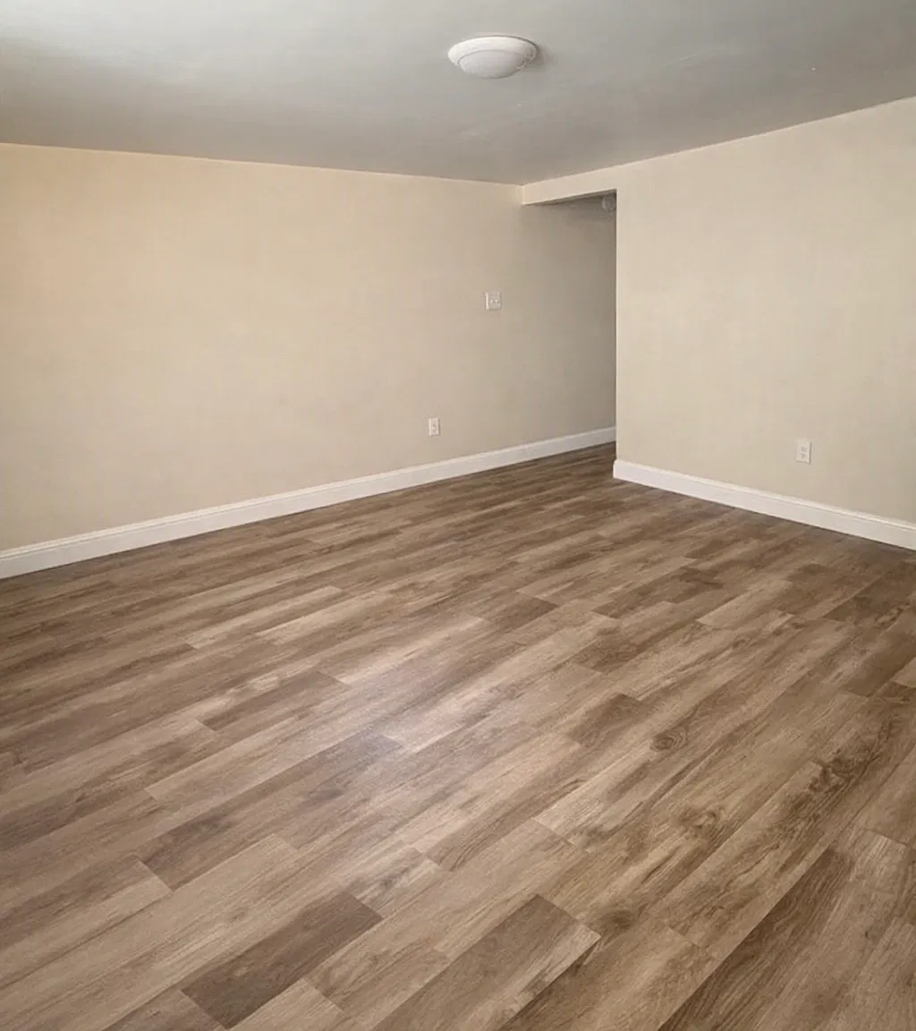 2 bed, 10 sqft, $1,000 — Photo 3