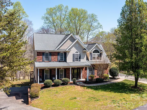 2586 Henry Falls Dr, Hickory, NC 28602