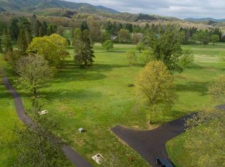 500 Grand View Dr, White Sulphur Springs, WV 24986