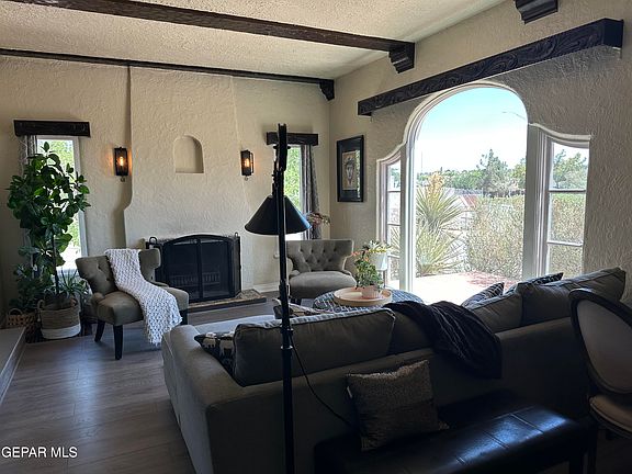 2nd image of 3921 Pershing Dr #A