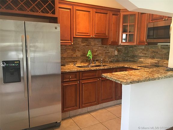 4th image of 1619 Jefferson Ave APT 10
