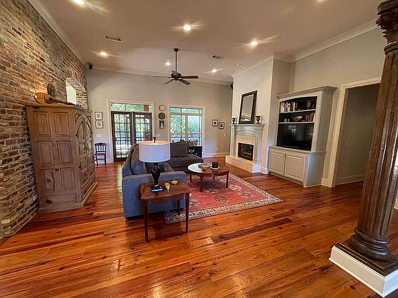 3rd image of 109 Woodbury Park Pl