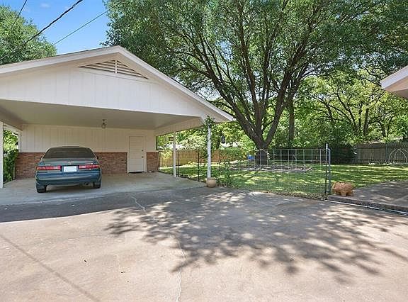 3rd image of 722 Enfield Dr