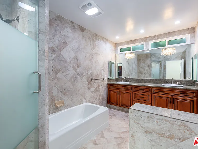 252 S Canon Dr — Photo 27