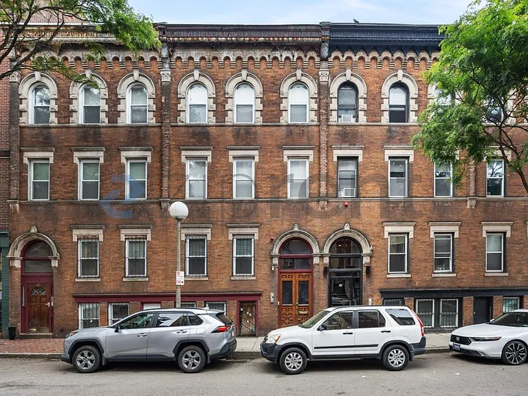 34 Cunard St — Photo 1