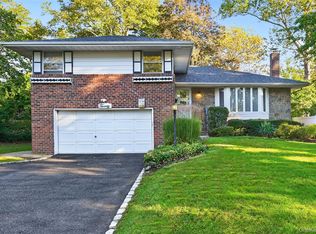 20 Canterbury Road, Woodbury, NY 11797