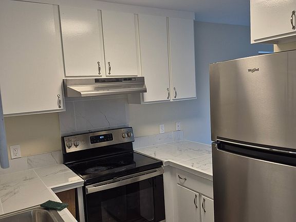 4th image of 1472 Thurston Ave APT 202