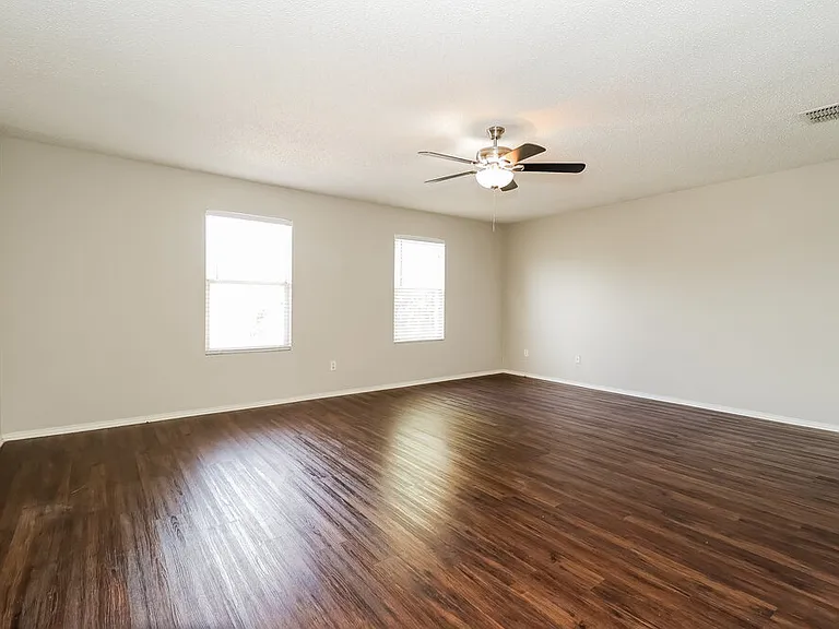 8737 Hunters Point Way — Photo 10