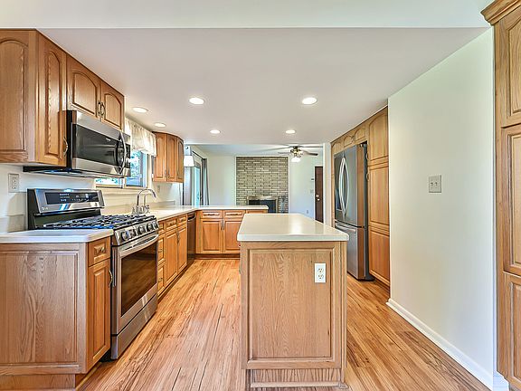 4th image of 8127 Stoneham Dr