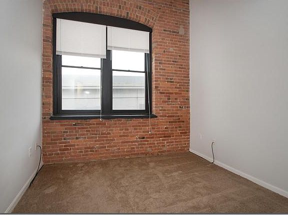 5th image of 2820 Detroit Ave APT 201