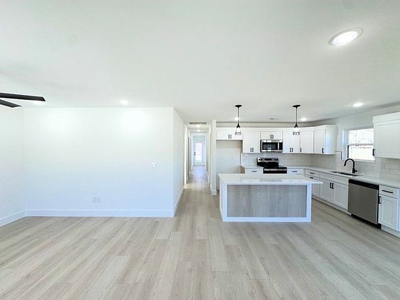 3rd image of 527 Poole St