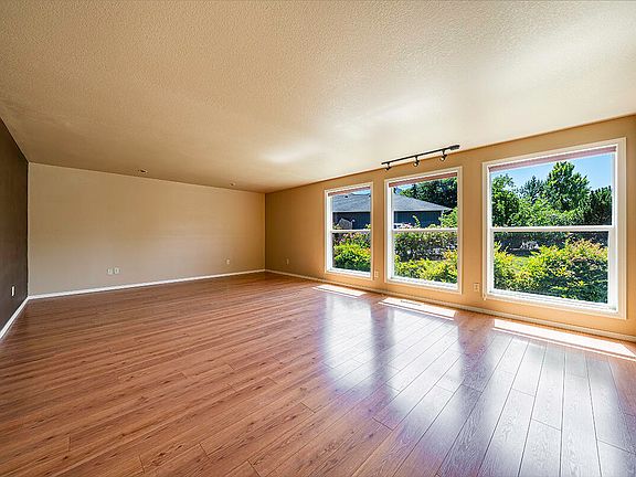 5th image of 3321 Oneida Cir