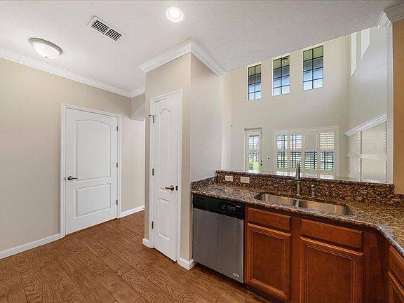 4th image of 700 Ventura Dr
